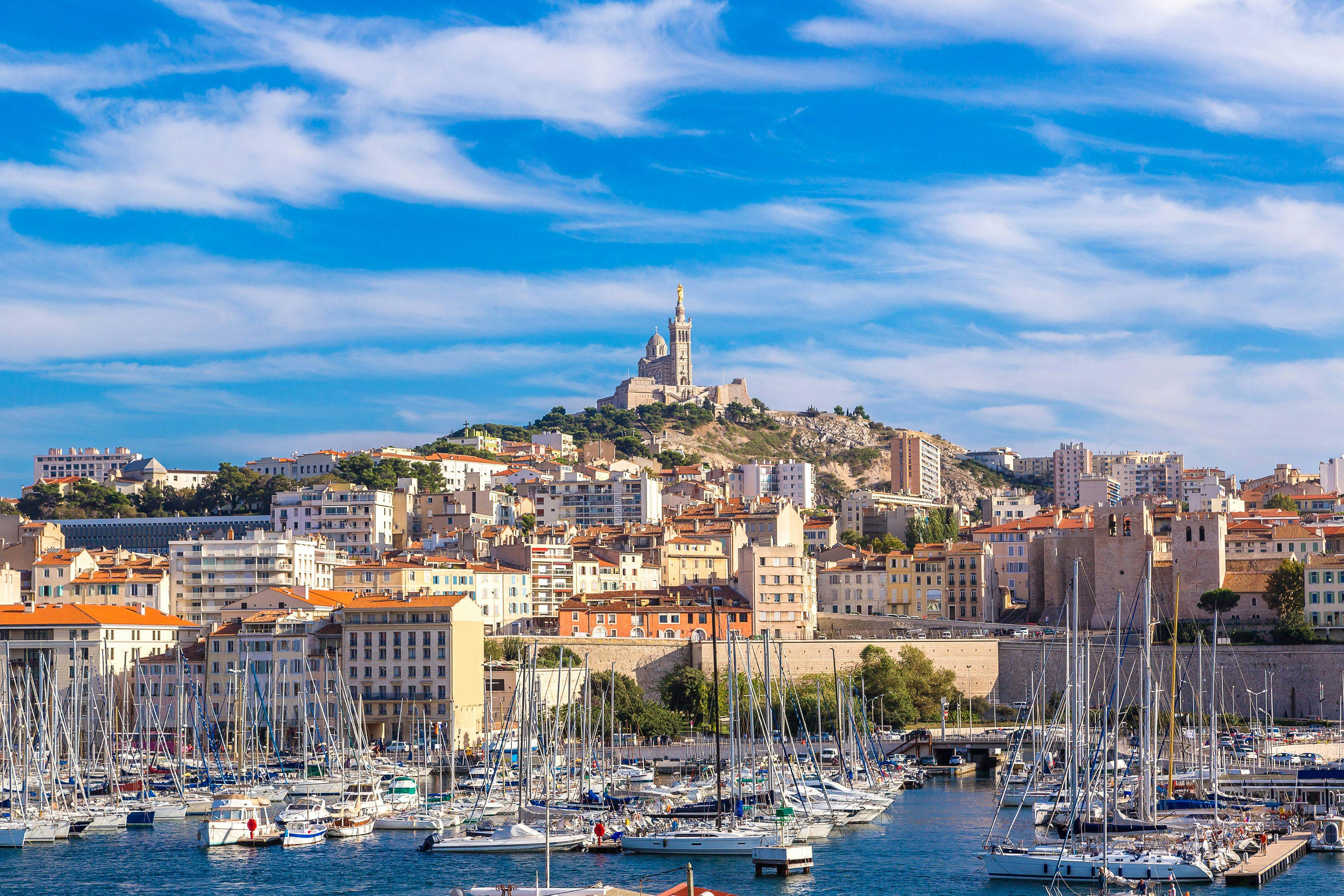 Vue des quartiers est de Marseille dans les Bouches-du-Rhône (13)